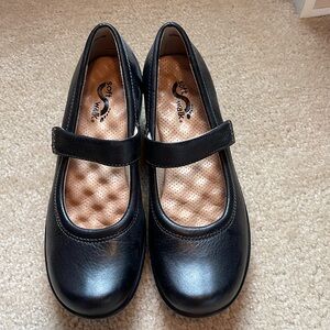 SoftWalk size 7 Mary Jane’s